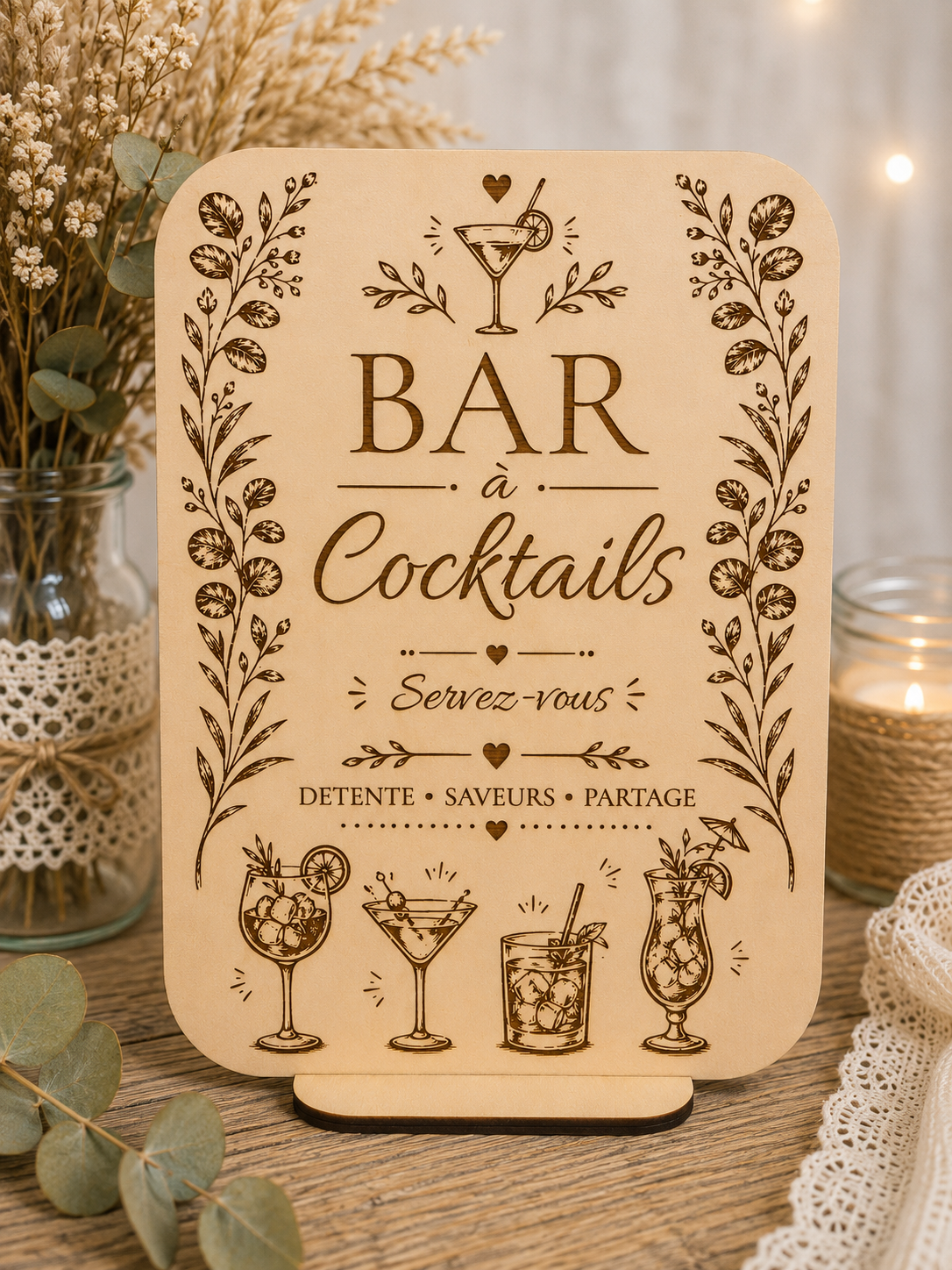 Pancarte en bois « Bar à cocktails » gravée pour mariage.