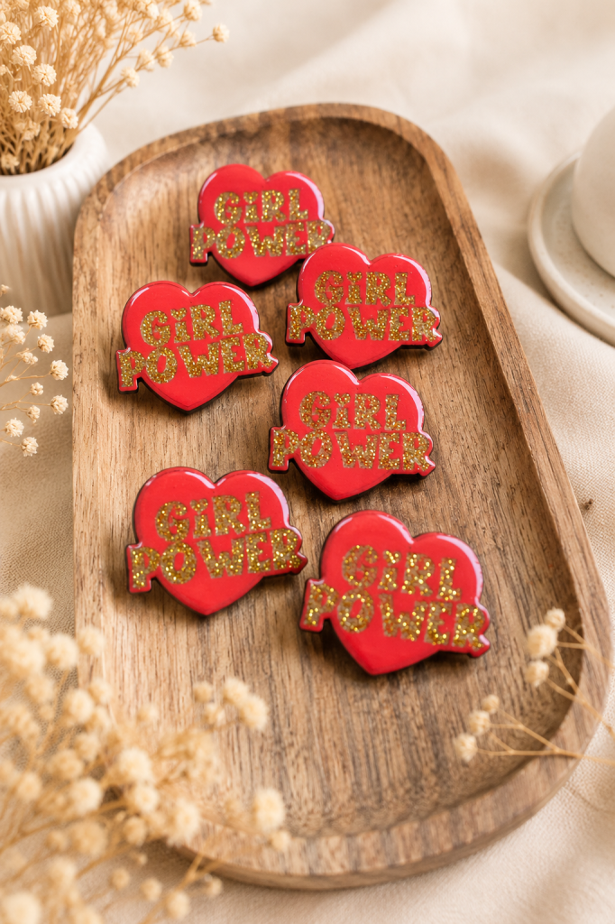 Pins rouges Girl Power
